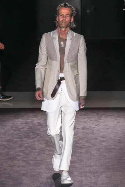 Look 19